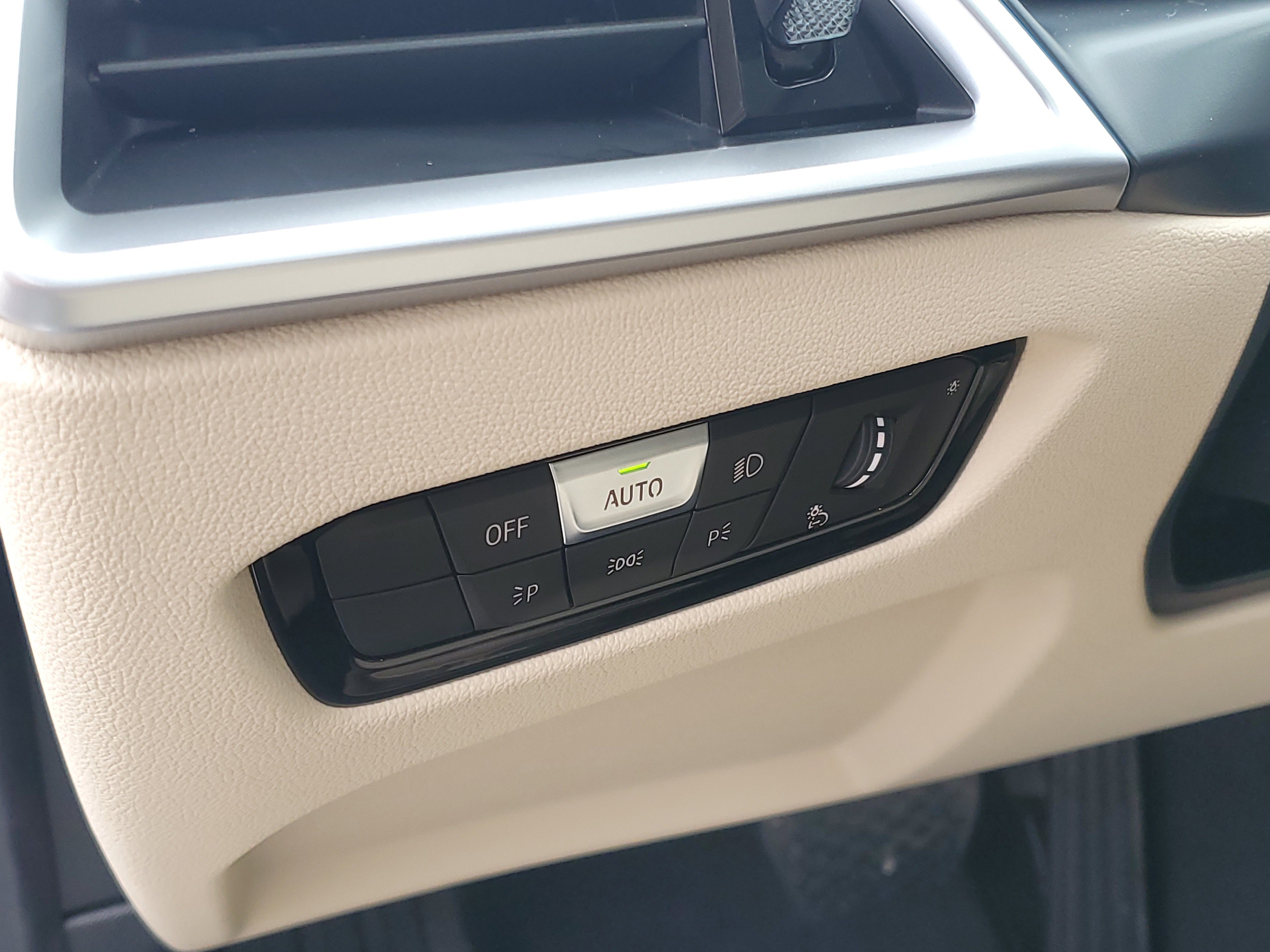 New 2026 BMW 330i xDrive Sedan w/ Premium Package image 11