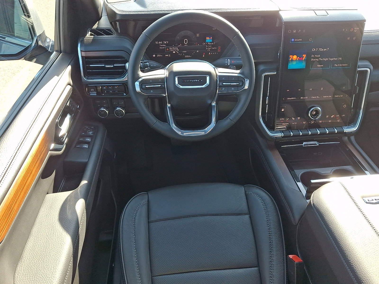 Used 2025 GMC Yukon XL Denali w/ Sun & Power Step Package image 12