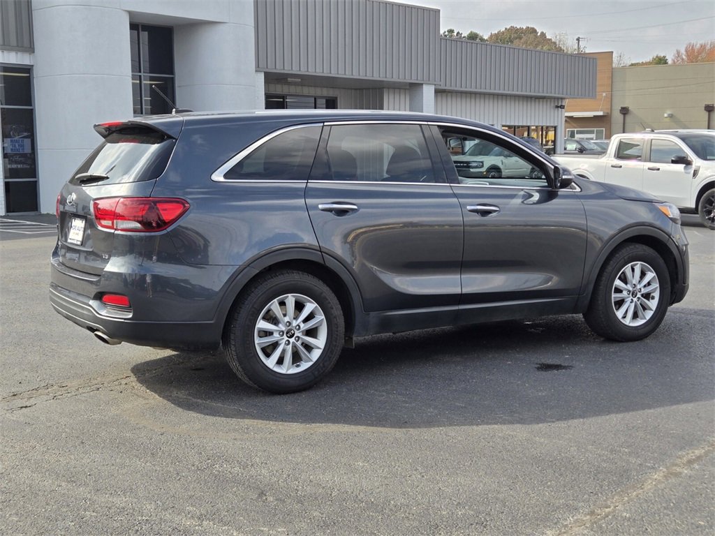 Used 2020 Kia Sorento LX image 3