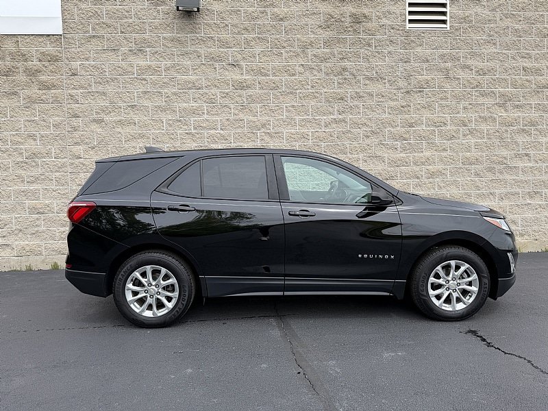 Used 2020 Chevrolet Equinox LS w/ LS Convenience Package FWD image 2