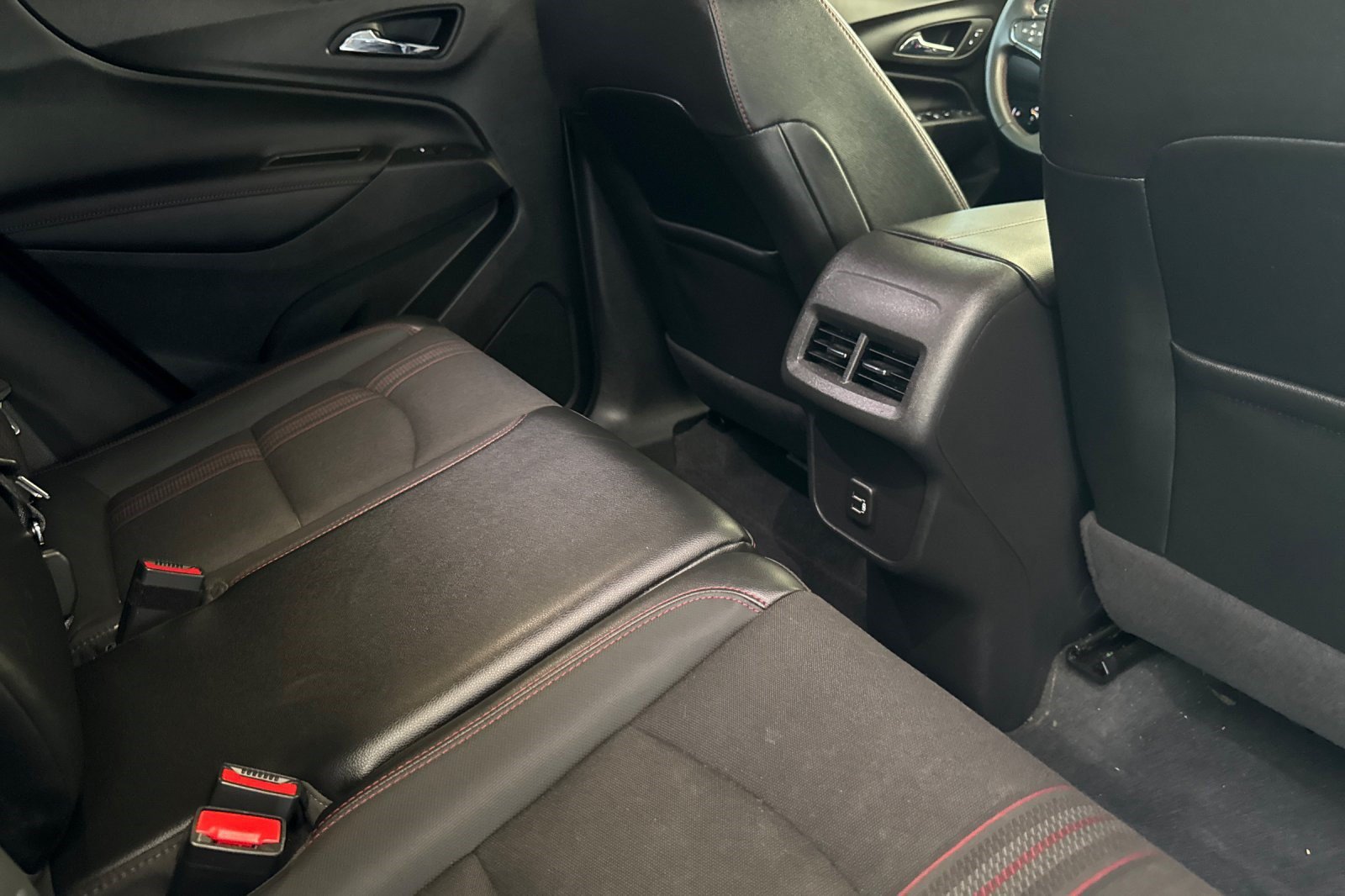 Used 2024 Chevrolet Equinox RS FWD image 32
