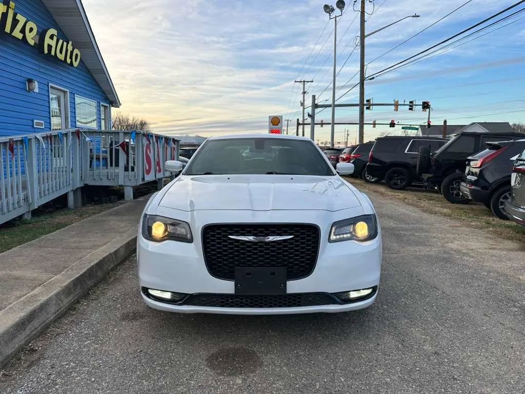 Used 2019 Chrysler 300 S image 8