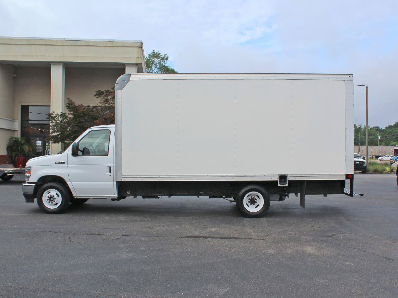 Used 2026 Ford E-350 and Econoline 350 Super Duty w/ Power Equipment Group RWD image 11