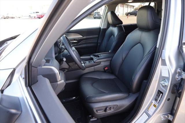 Certified 2025 Toyota Grand Highlander AWD image 9