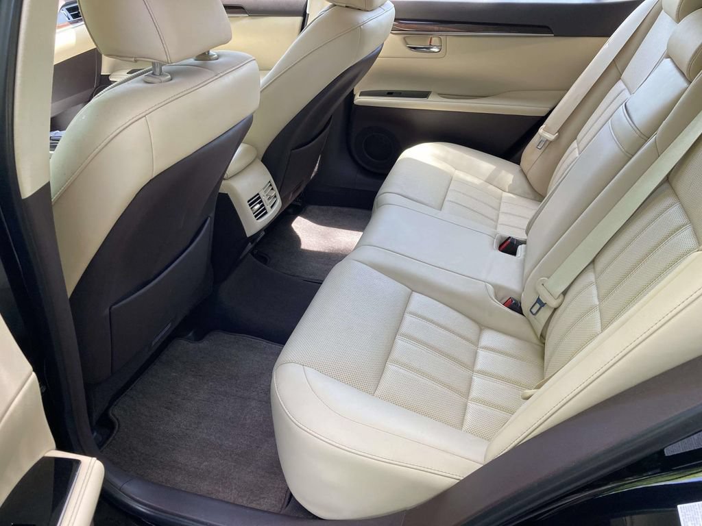 Used 2018 Lexus ES 350 w/ Luxury Package w/Wood Trim FWD image 9