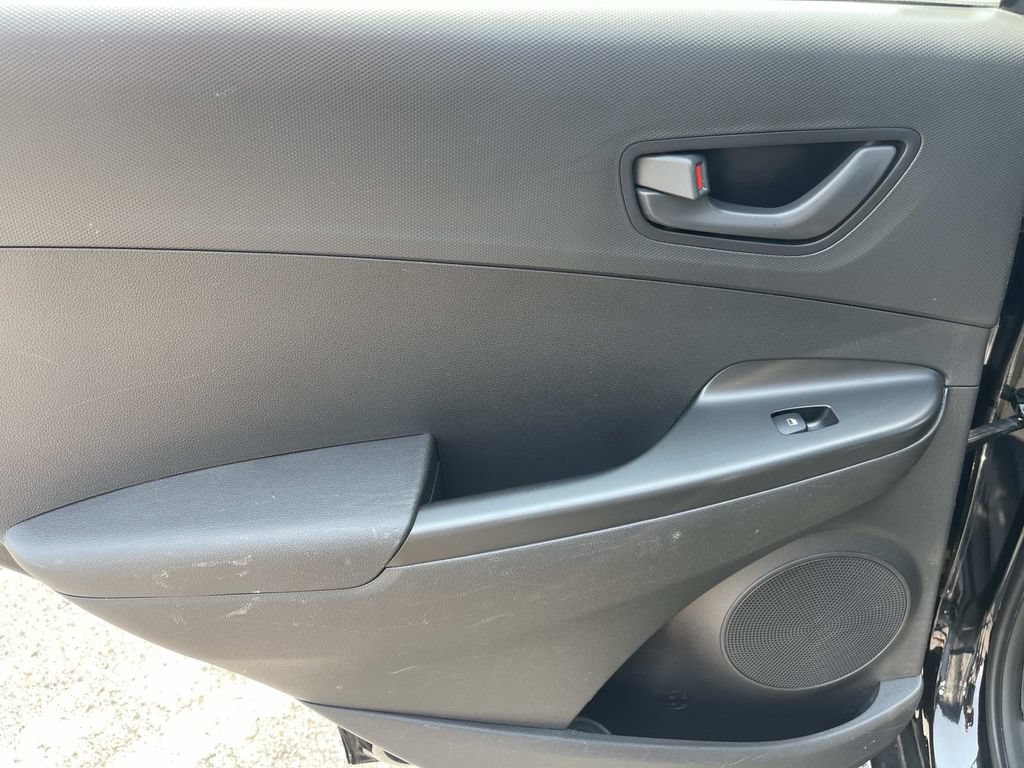 Used 2021 Hyundai Kona SE FWD image 18