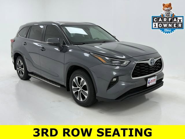 Used 2023 Toyota Highlander XLE FWD image 1