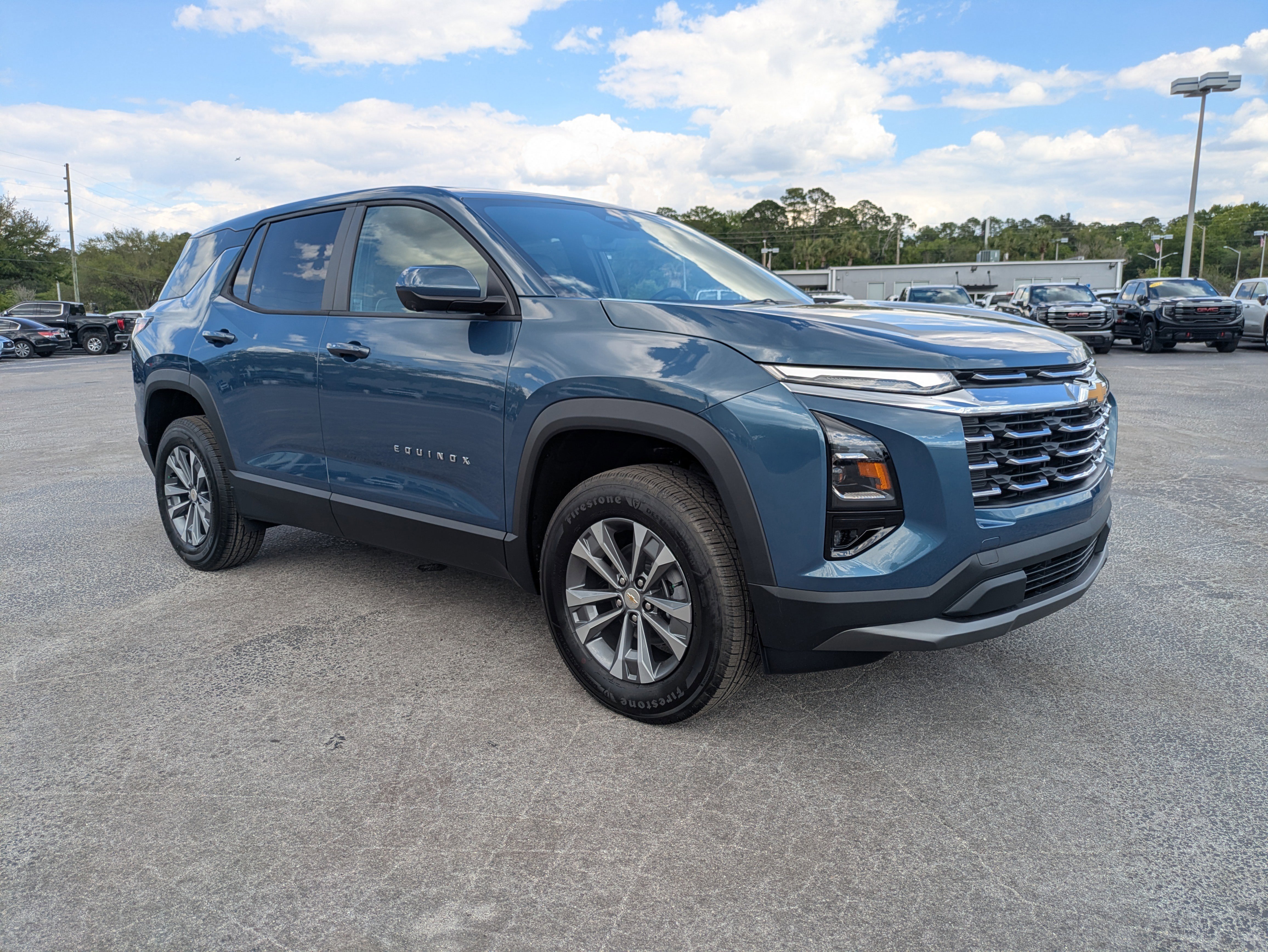 New 2026 Chevrolet Equinox LT w/ Convenience Package II FWD image 2