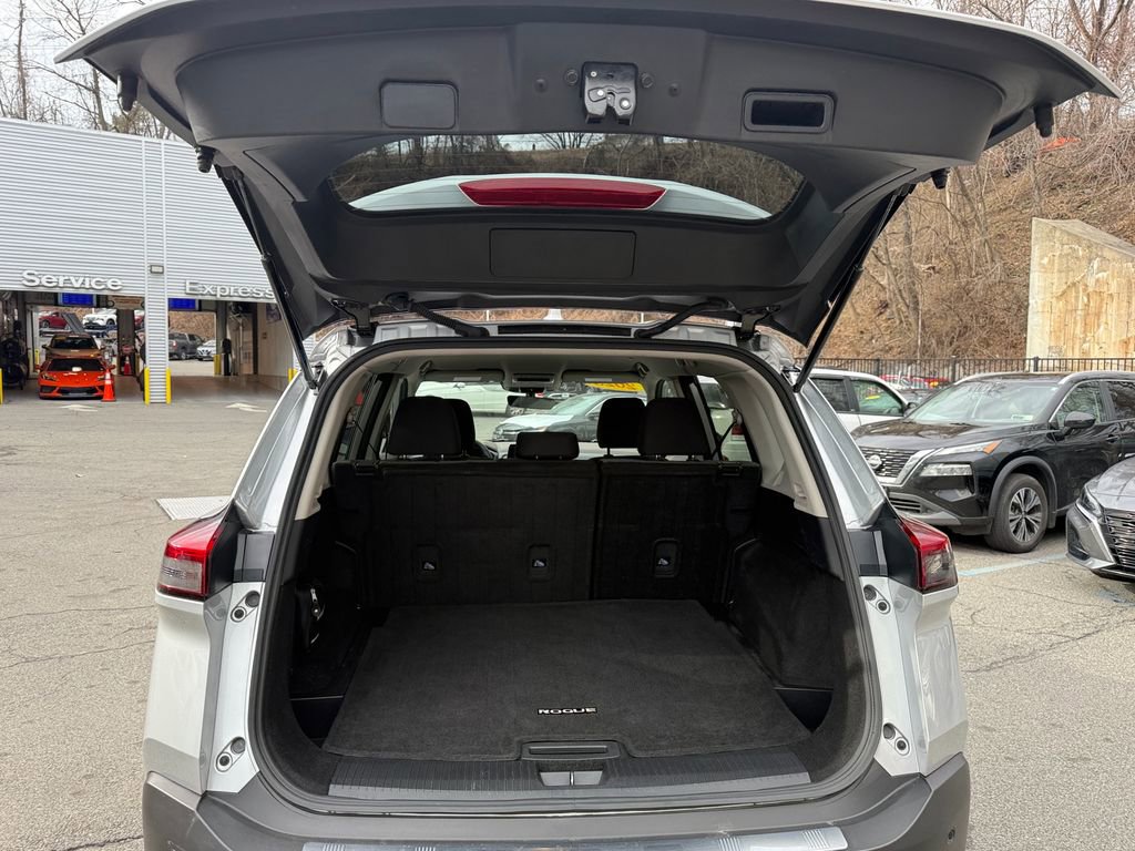 Used 2023 Nissan Rogue SV AWD/4WD image 32