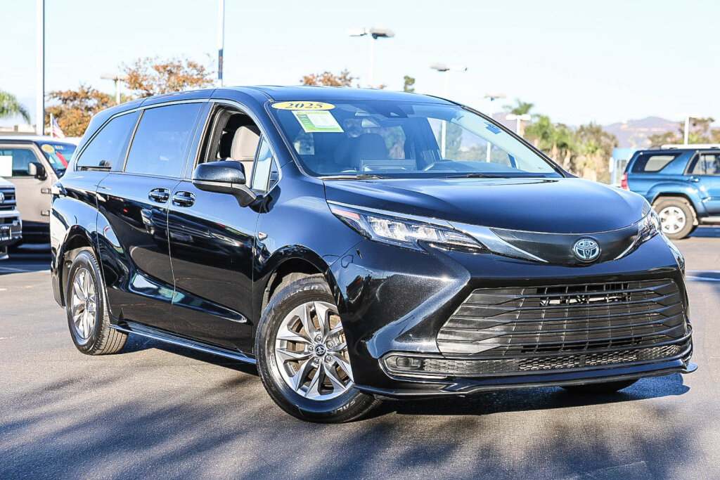 Used 2025 Toyota Sienna LE