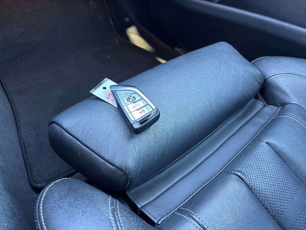 Used 2021 BMW X6 xDrive40i w/ M Sport Package image 31