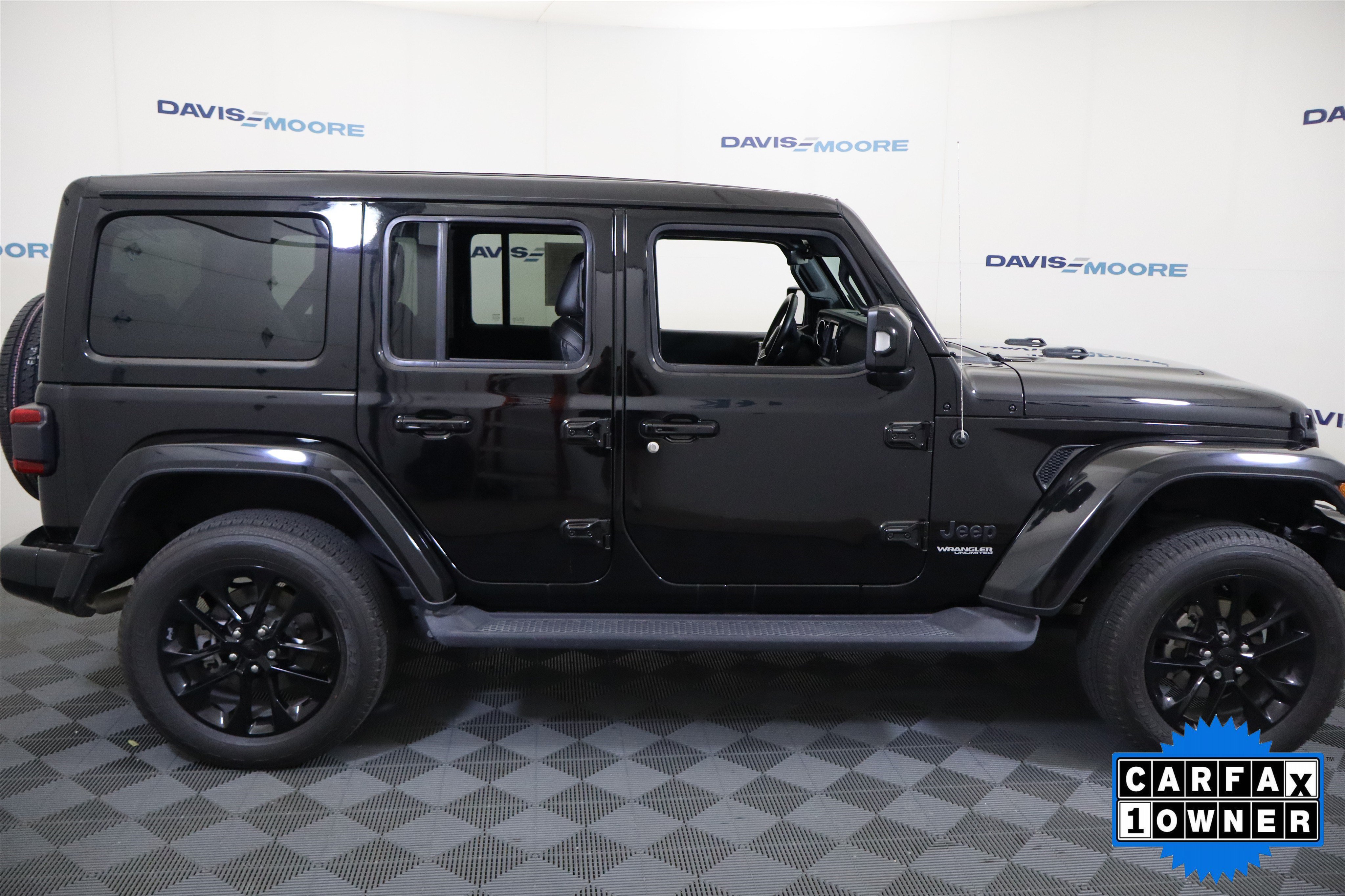 Used 2022 Jeep Wrangler Unlimited Sahara AWD/4WD image 5