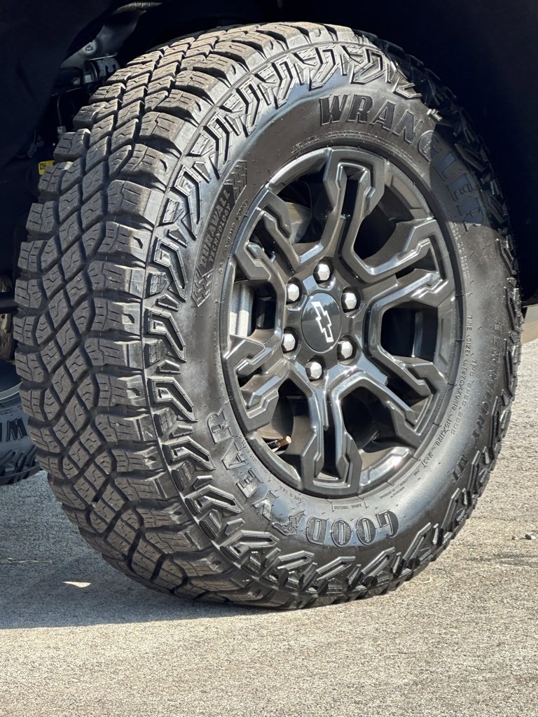 Used 2024 Chevrolet Silverado 1500 ZR2 w/ Technology Package image 35