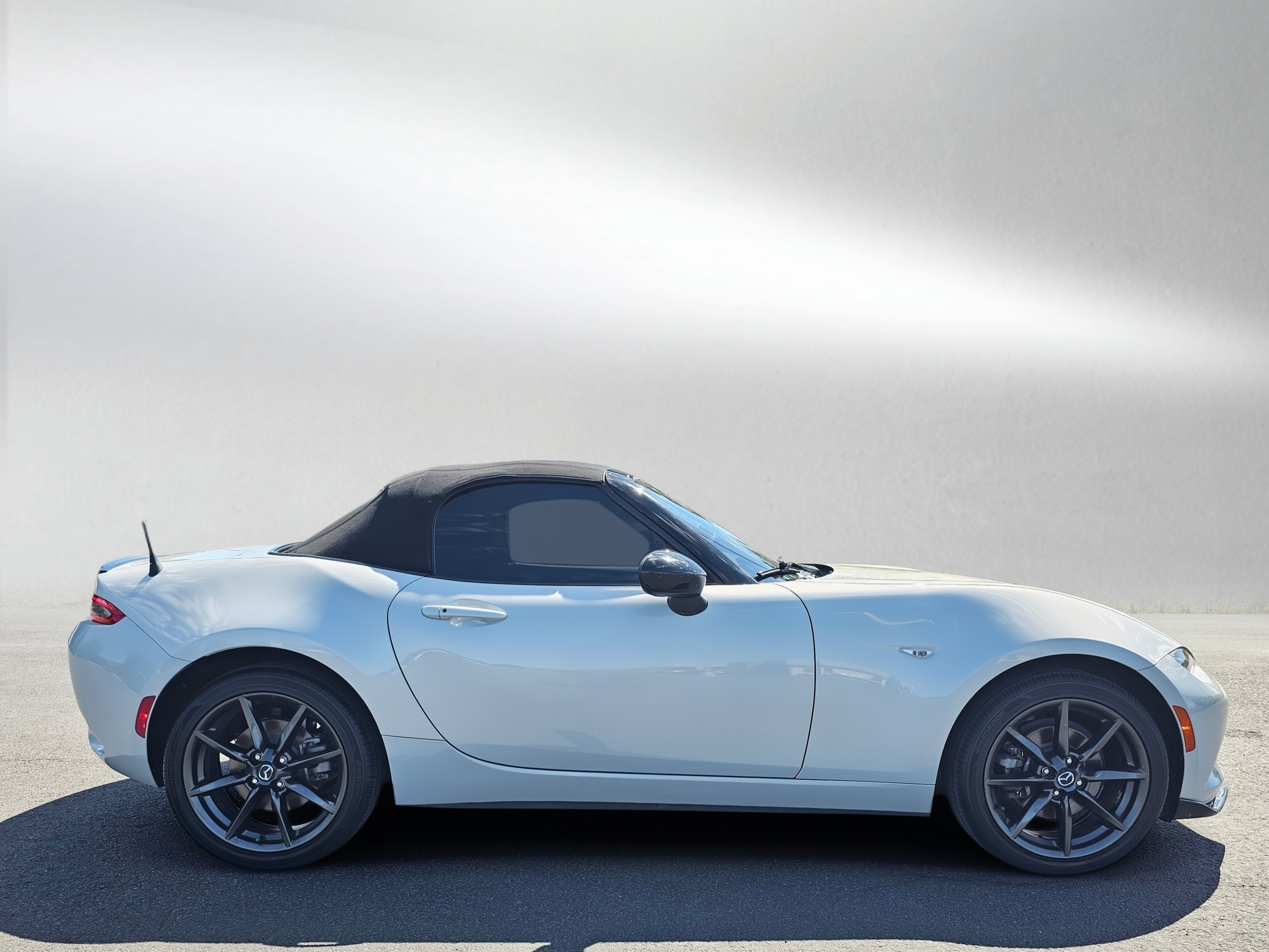 Used 2016 MAZDA MX-5 Miata Club RWD image 6