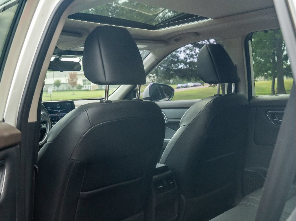 Used 2021 Nissan Rogue SV w/ Premium Package FWD image 14