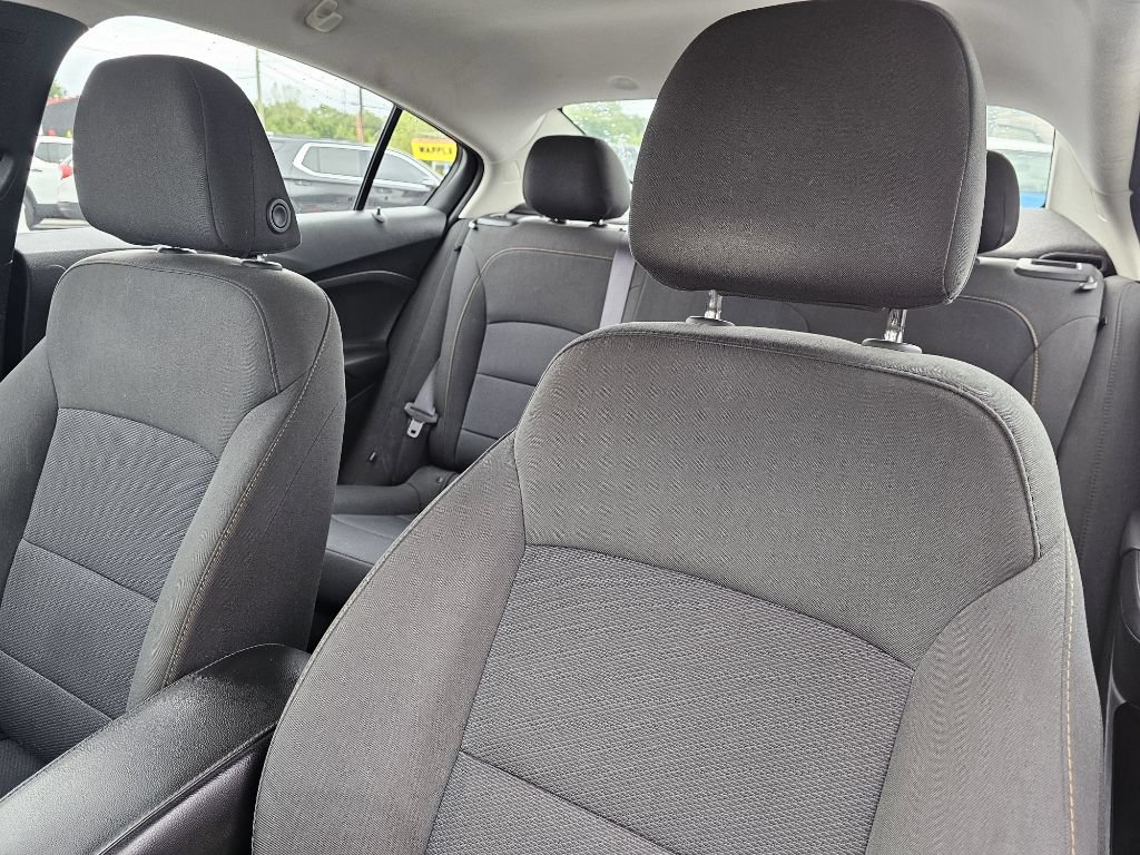 Used 2017 Chevrolet Cruze LS FWD image 16