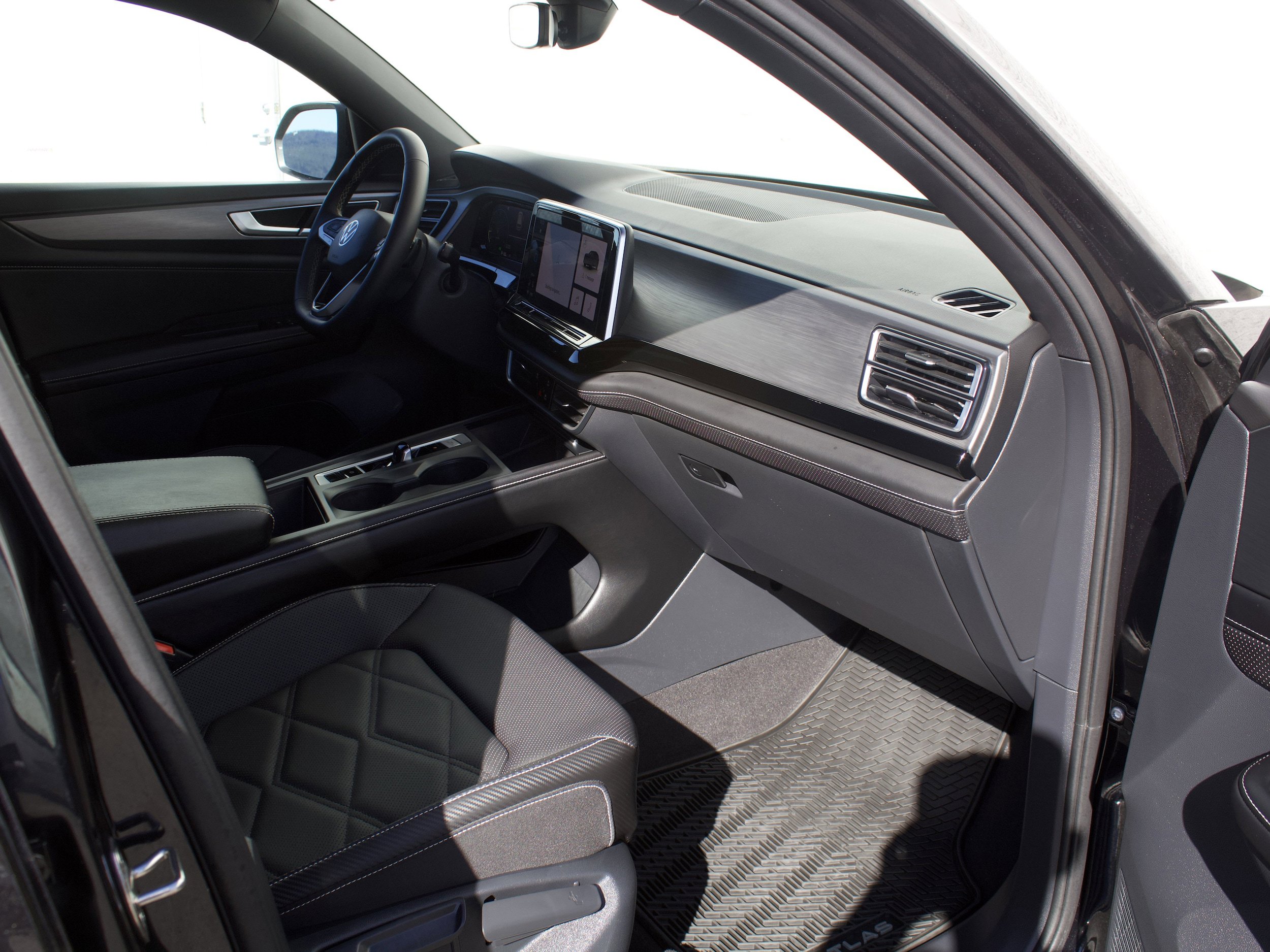 Used 2024 Volkswagen Atlas Cross Sport SE AWD/4WD image 34