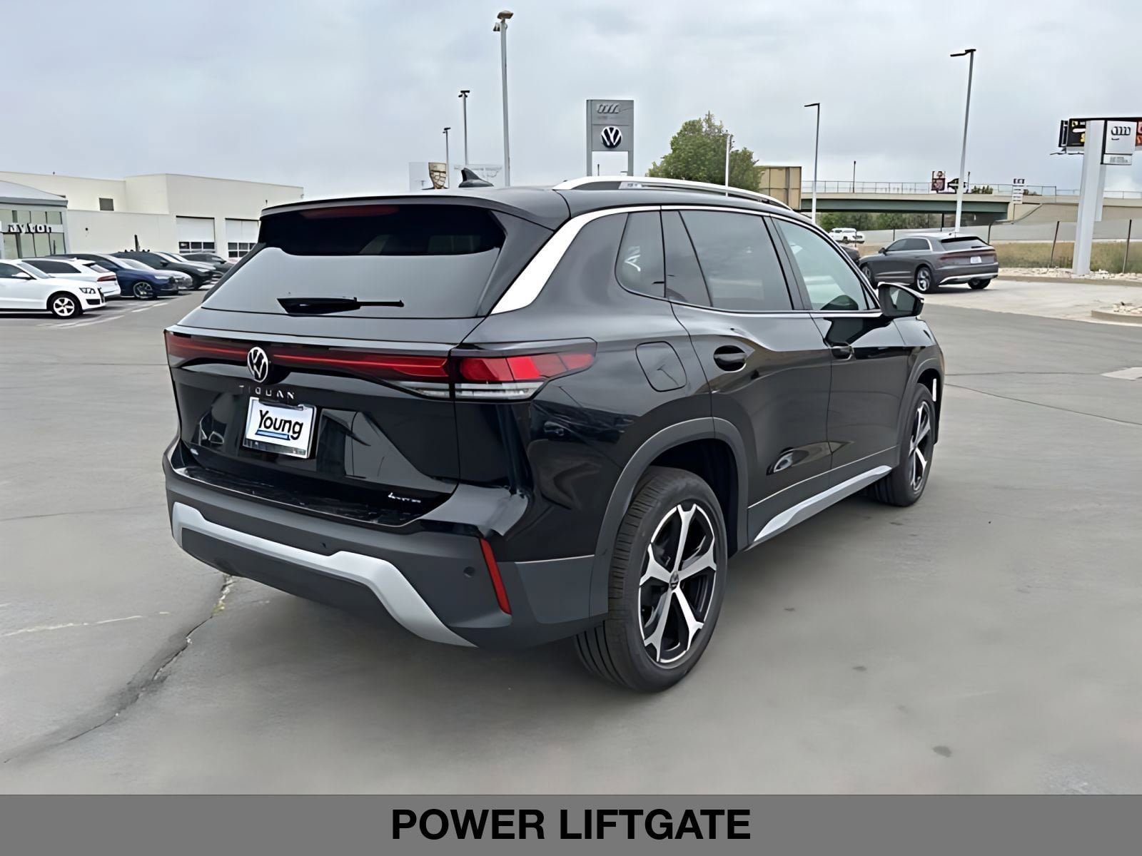 New 2026 Volkswagen Tiguan SE AWD/4WD image 3