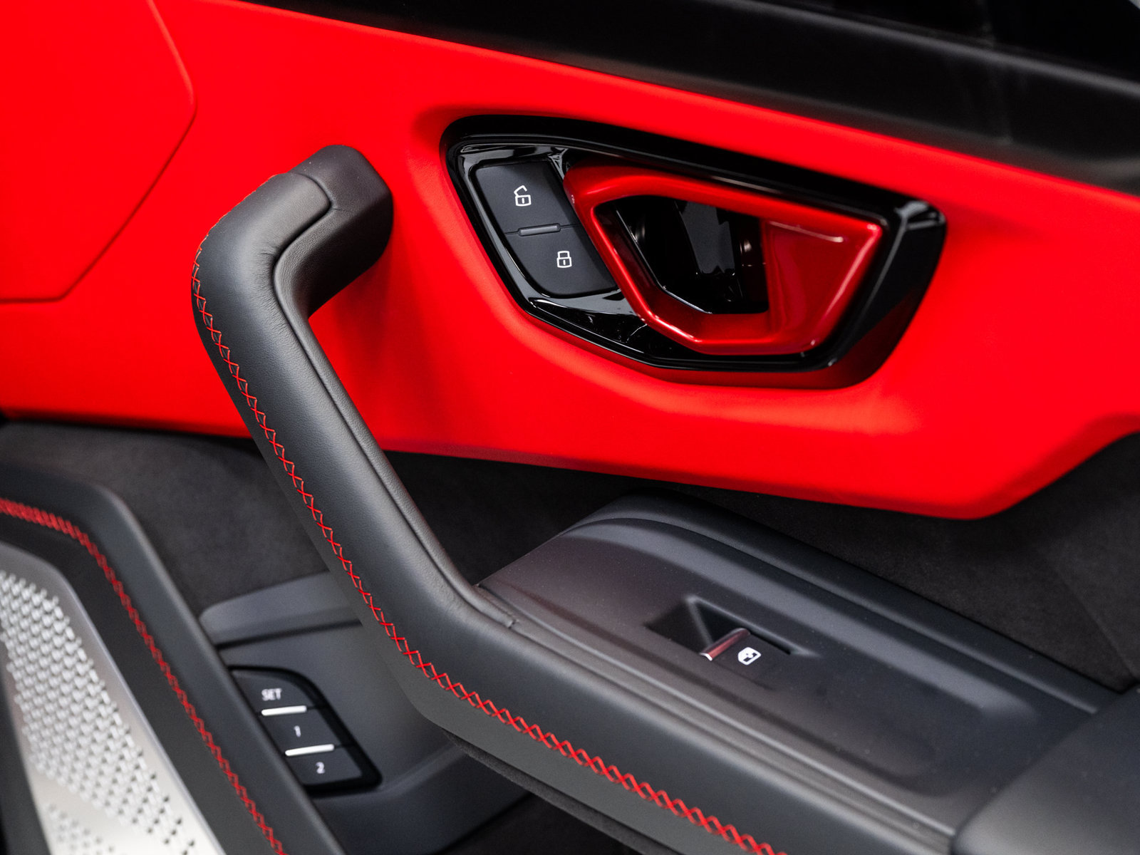 Used 2025 Lamborghini Urus SE AWD/4WD image 64