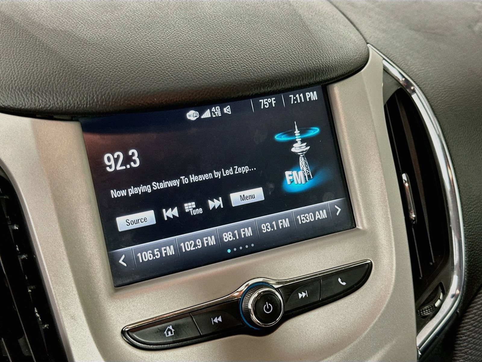 Used 2017 Chevrolet Cruze LS FWD image 14
