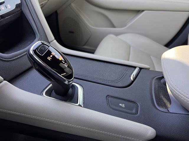 Used 2017 Cadillac XT5 Luxury w/ Driver Awareness Package image 20