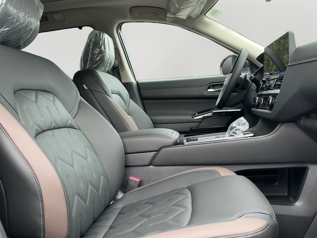 New 2026 Nissan Pathfinder Platinum AWD/4WD image 12