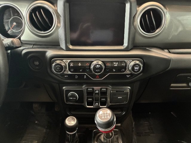 Used 2022 Jeep Wrangler Unlimited Sahara w/ Cold Weather Group AWD/4WD image 19
