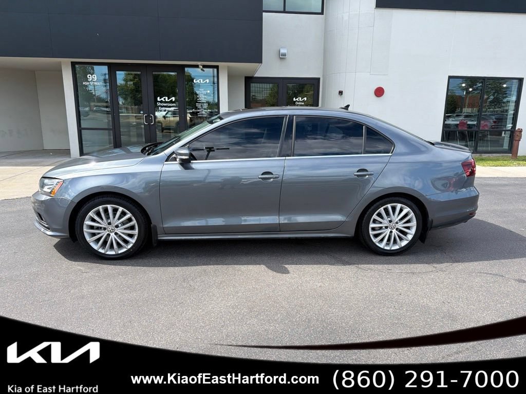 Used 2016 Volkswagen Jetta SEL w/ Lighting Package FWD image 2