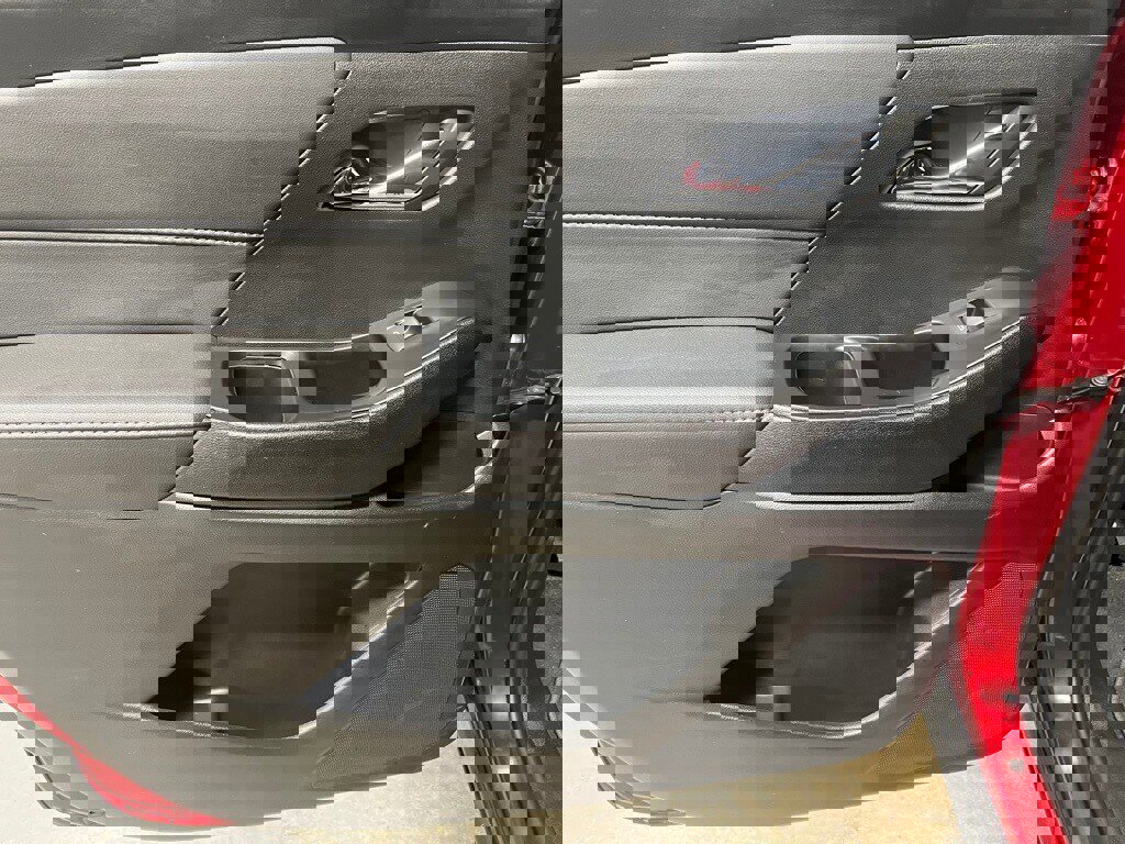 Used 2023 Chevrolet Traverse LT w/ Midnight/Sport Edition image 24