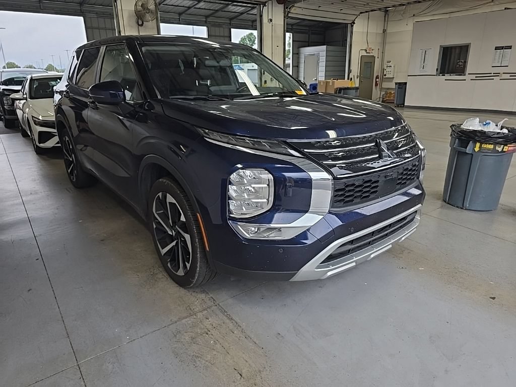 Used 2024 Mitsubishi Outlander SE