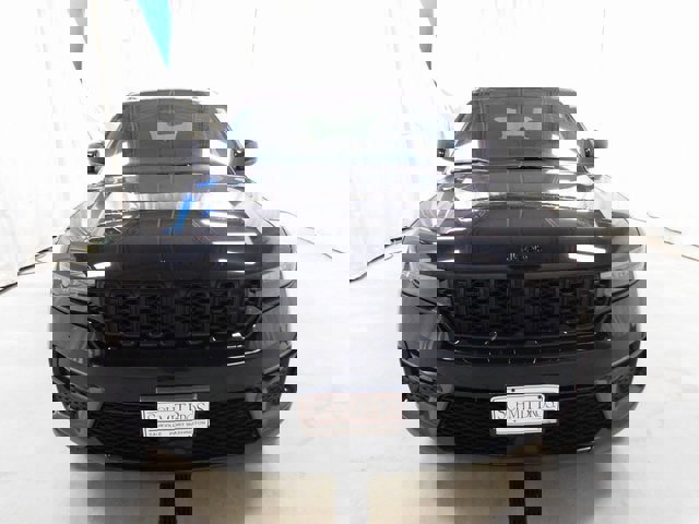 New 2025 Jeep Grand Cherokee Limited w/ Black Appearance Package image 4