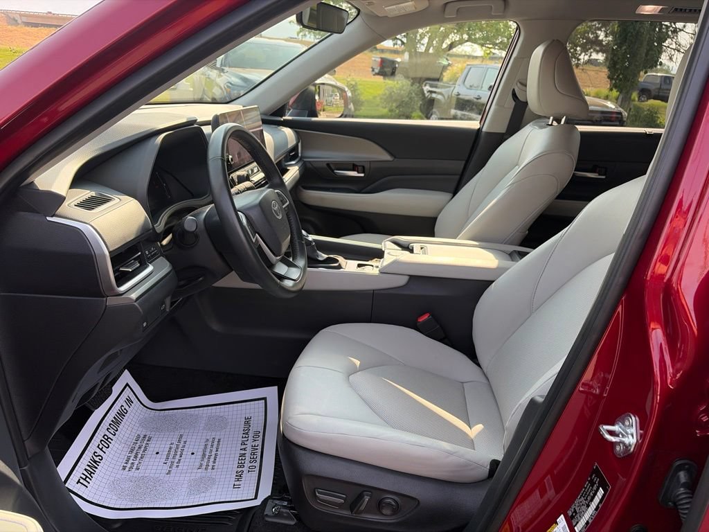 Used 2025 Toyota Grand Highlander AWD Hybrid image 26