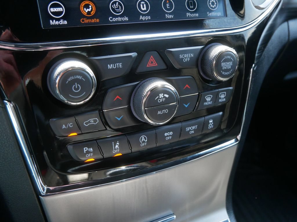 Used 2021 Jeep Grand Cherokee Laredo X AWD/4WD image 3