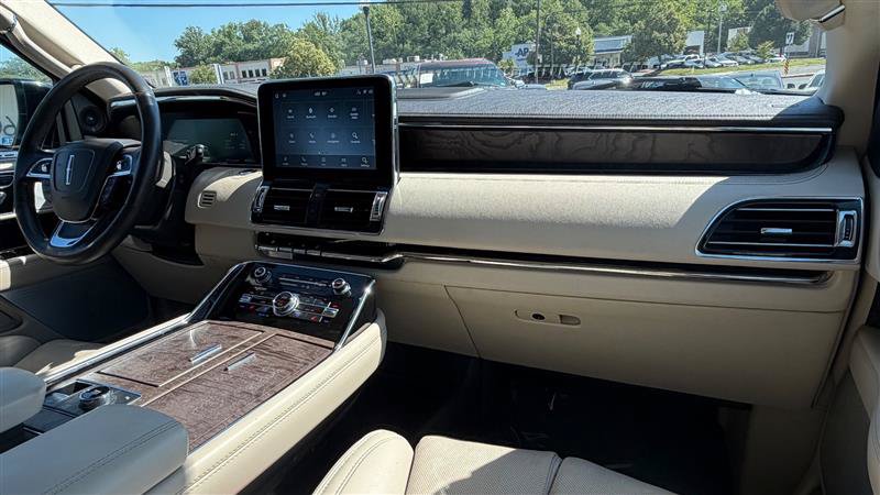 Used 2021 Lincoln Navigator Reserve w/ Luxury Package AWD/4WD image 37