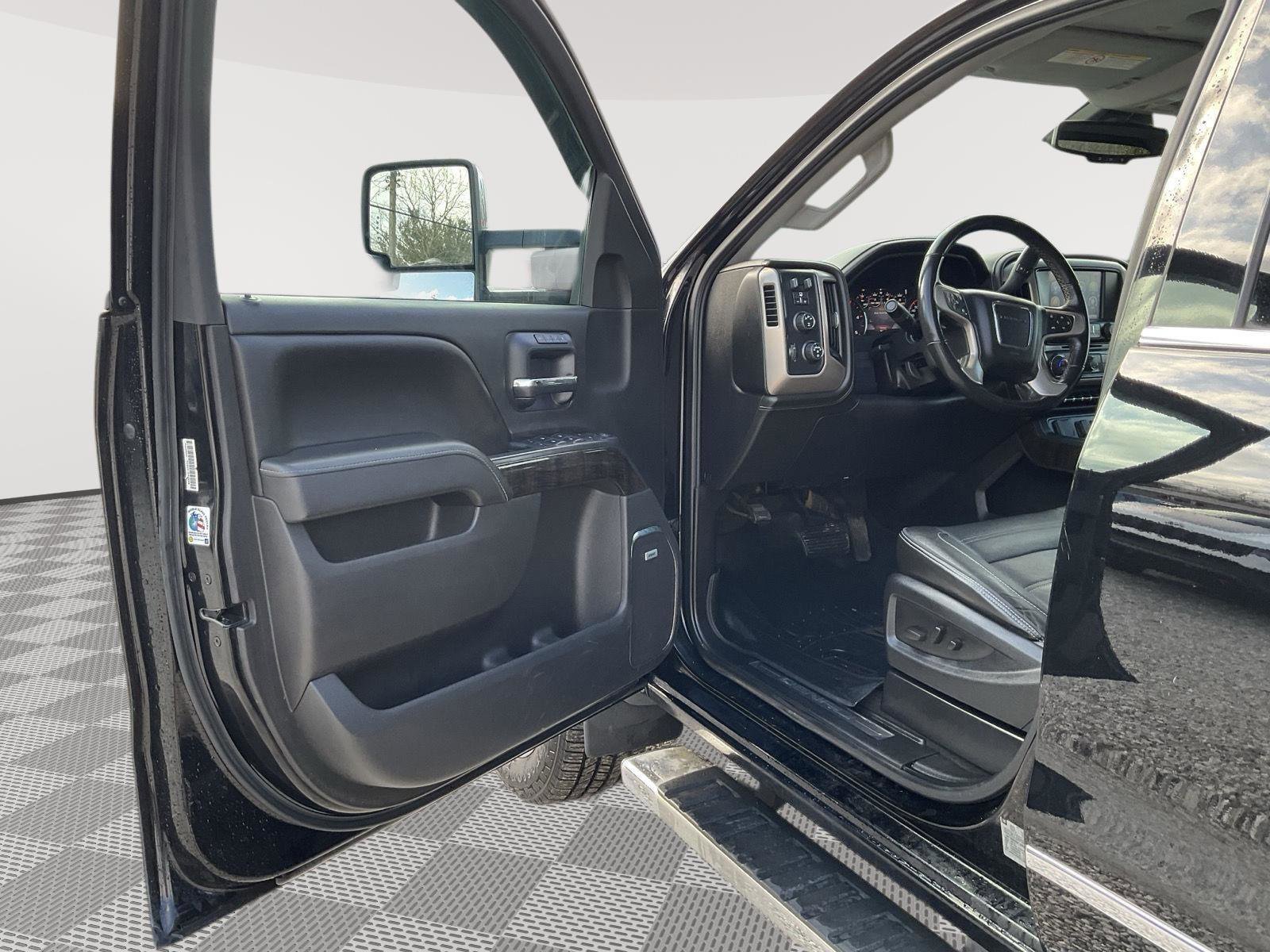 Used 2016 GMC Sierra 2500 Denali w/ Duramax Plus Package image 21