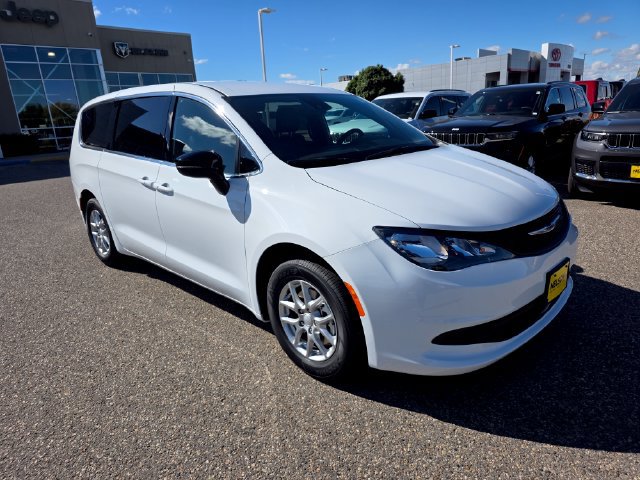 New 2027 Chrysler Pacifica LX FWD image 5