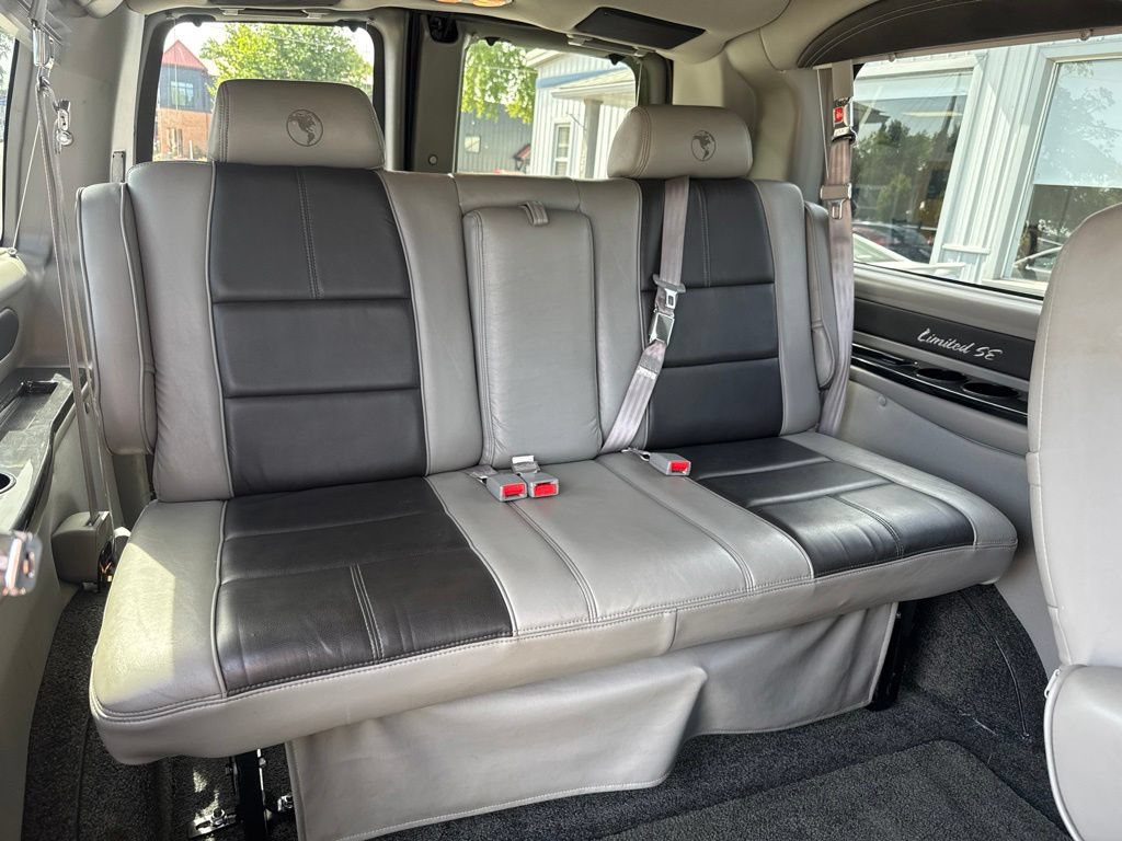 Used 2016 Chevrolet Express 2500 RWD image 24