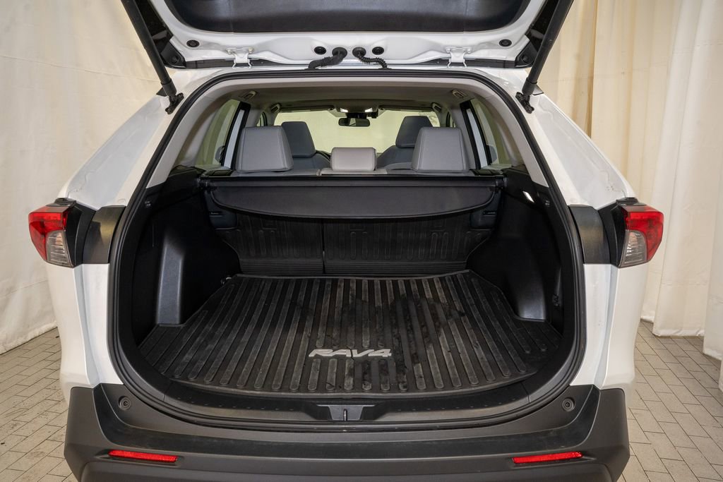 Used 2025 Toyota RAV4 XLE Premium image 5