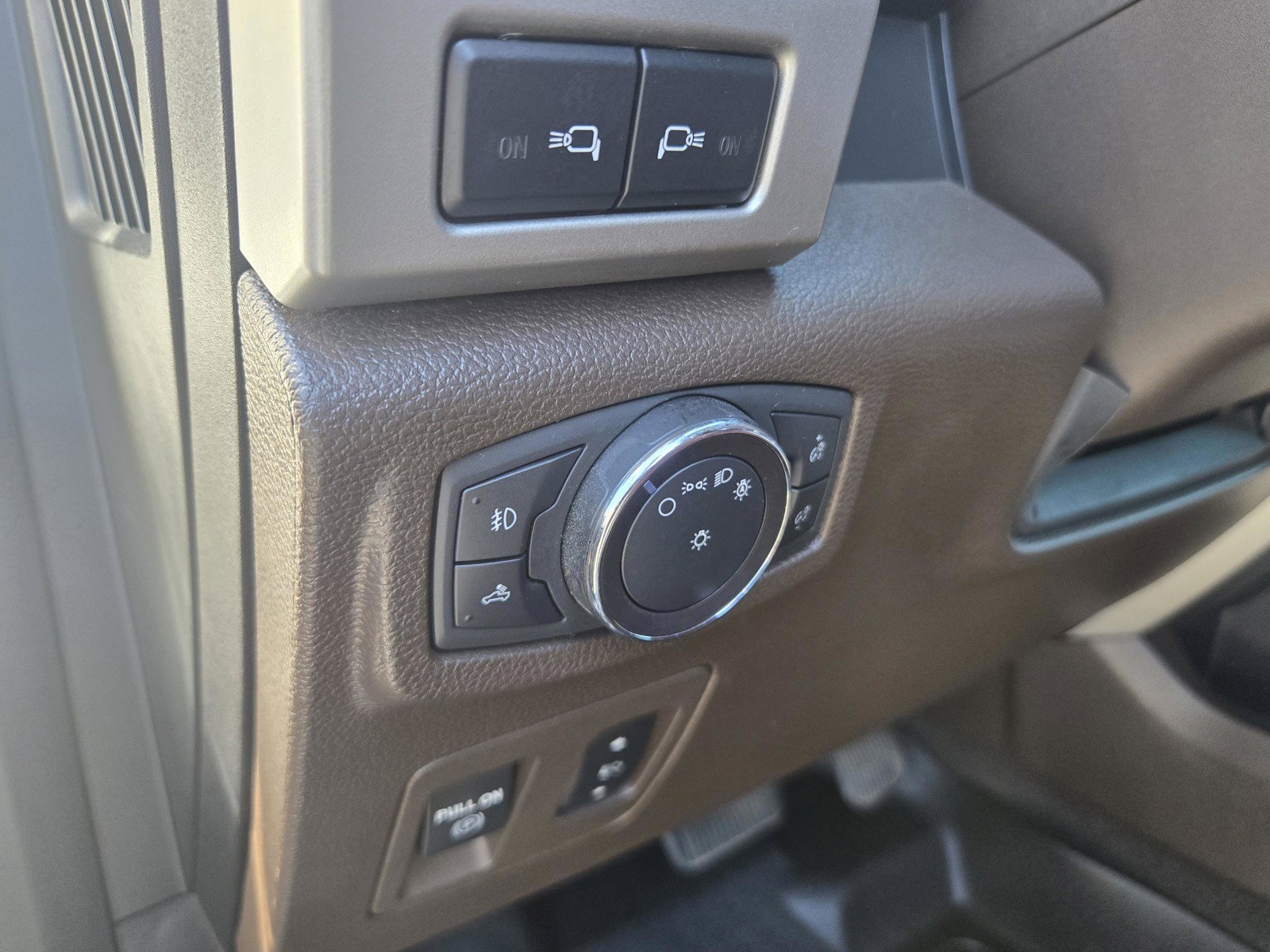 Used 2018 Ford F150 King Ranch w/ Equipment Group 601A Luxury AWD/4WD image 14