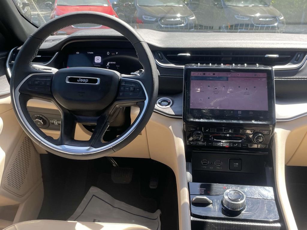 Certified 2025 Jeep Grand Cherokee Limited image 23