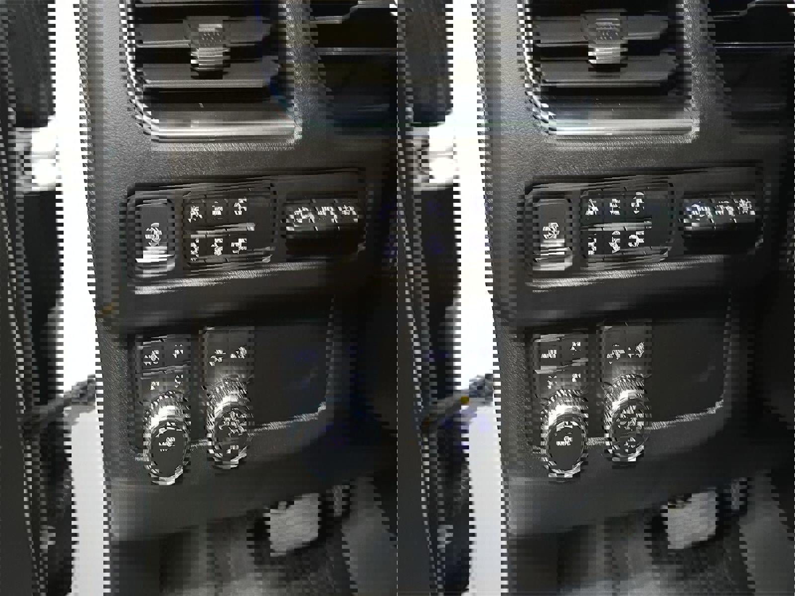 Used 2024 GMC Yukon XL AT4 w/ AT4 Premium Package image 9