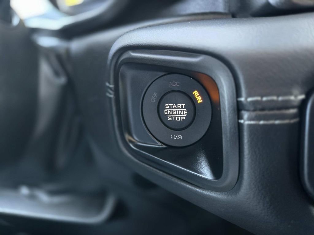 Used 2025 Jeep Wrangler Unlimited Sahara image 33