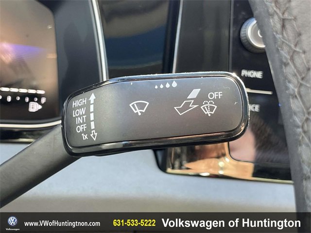 Certified 2025 Volkswagen Jetta SE w/ Sunroof Package image 22