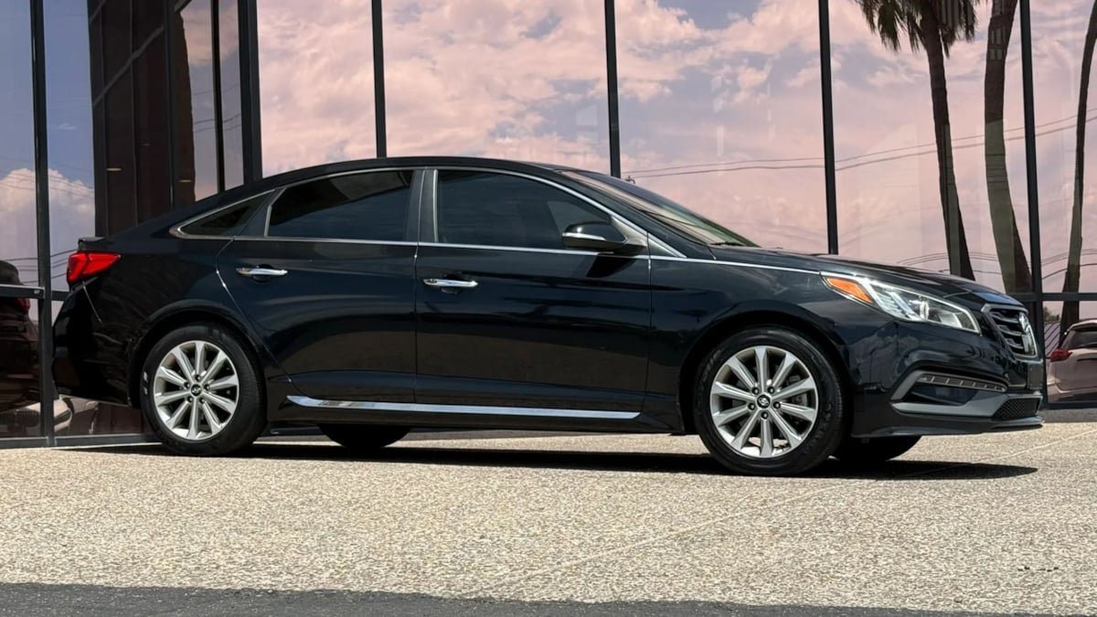 Used 2017 Hyundai Sonata Limited w/ Ultimate Package 04 FWD image 16