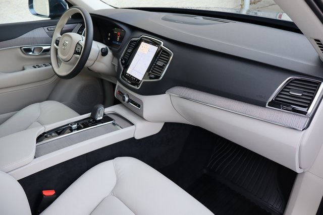 Used 2025 Volvo XC90 B6 Plus w/ Protection Package Premier image 34