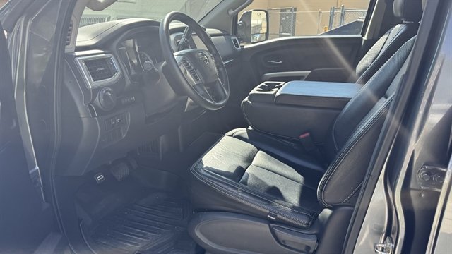 Used 2017 Nissan Titan SV AWD/4WD image 11