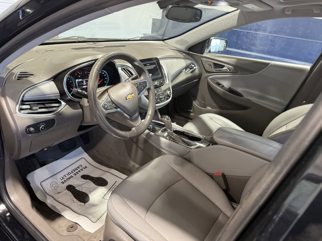 Used 2018 Chevrolet Malibu LT w/ Leather Package image 6