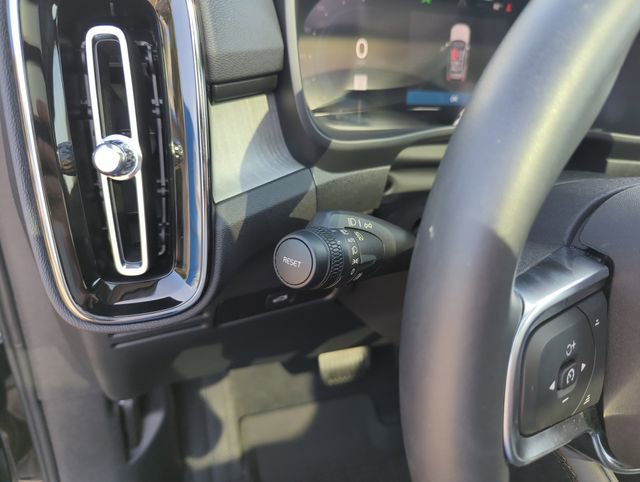 Used 2024 Volvo XC40 B5 Ultimate image 19