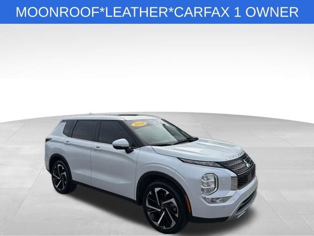 Used 2024 Mitsubishi Outlander SE image 1