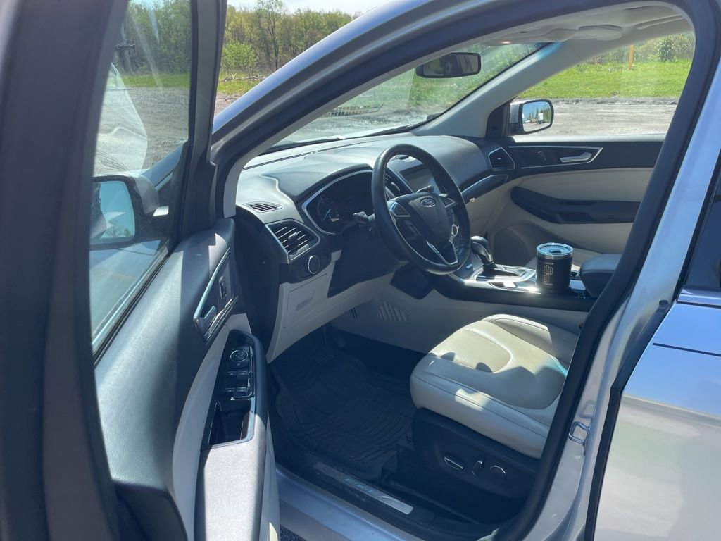 Used 2017 Ford Edge Titanium w/ Technology Package AWD/4WD image 13